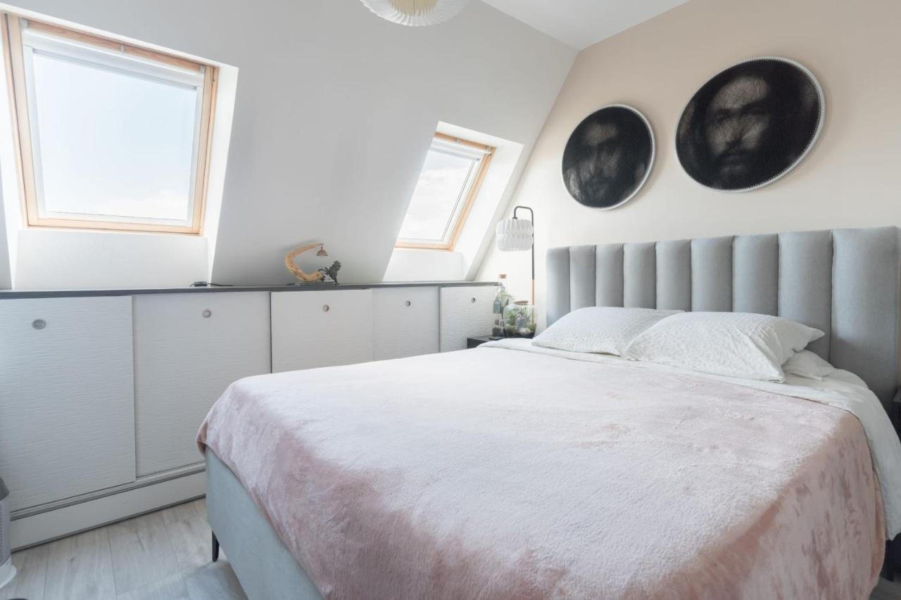 Bright And Homely 1 Bedroom Rooftop Apartment In The Marais In Paris Exterior foto