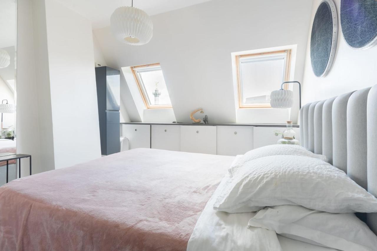 Bright And Homely 1 Bedroom Rooftop Apartment In The Marais In Paris Exterior foto